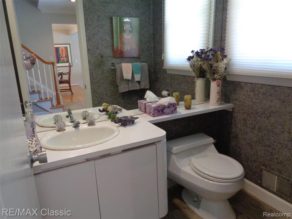 34020 Old Timber Road Farmington Hills, MI 48331 - Photo 24 of 36