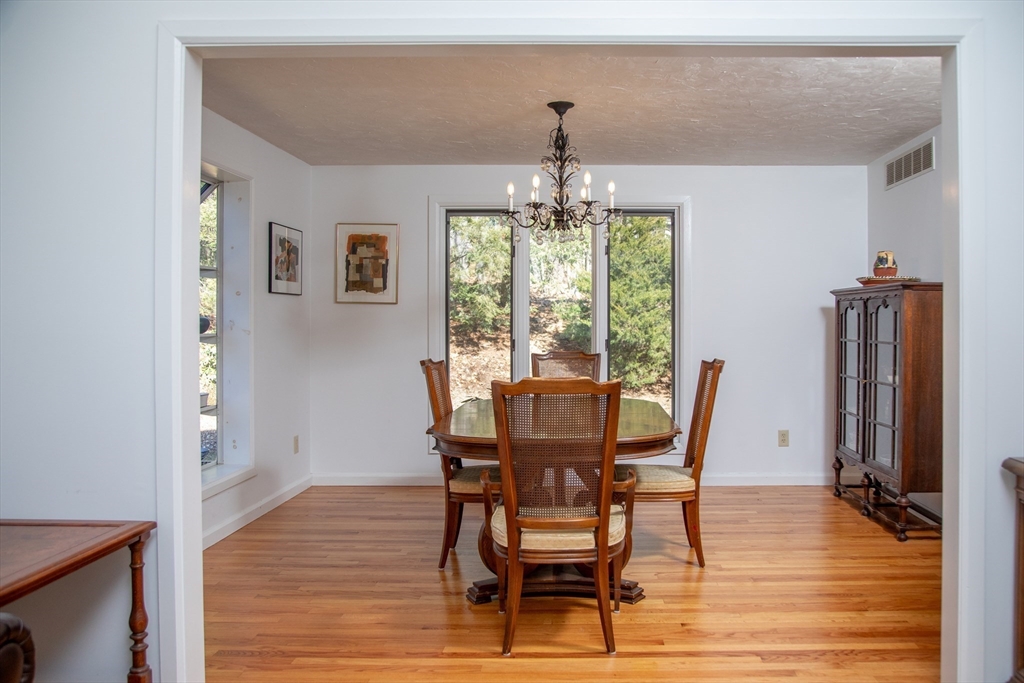 28 Woodlot Road Amherst, MA 01002 - Photo 6 of 40 Gallery Image 6