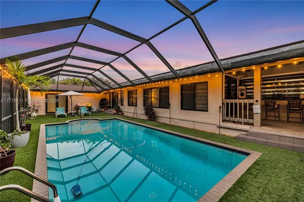 a view of a livingroom with furniture and a ceiling fan