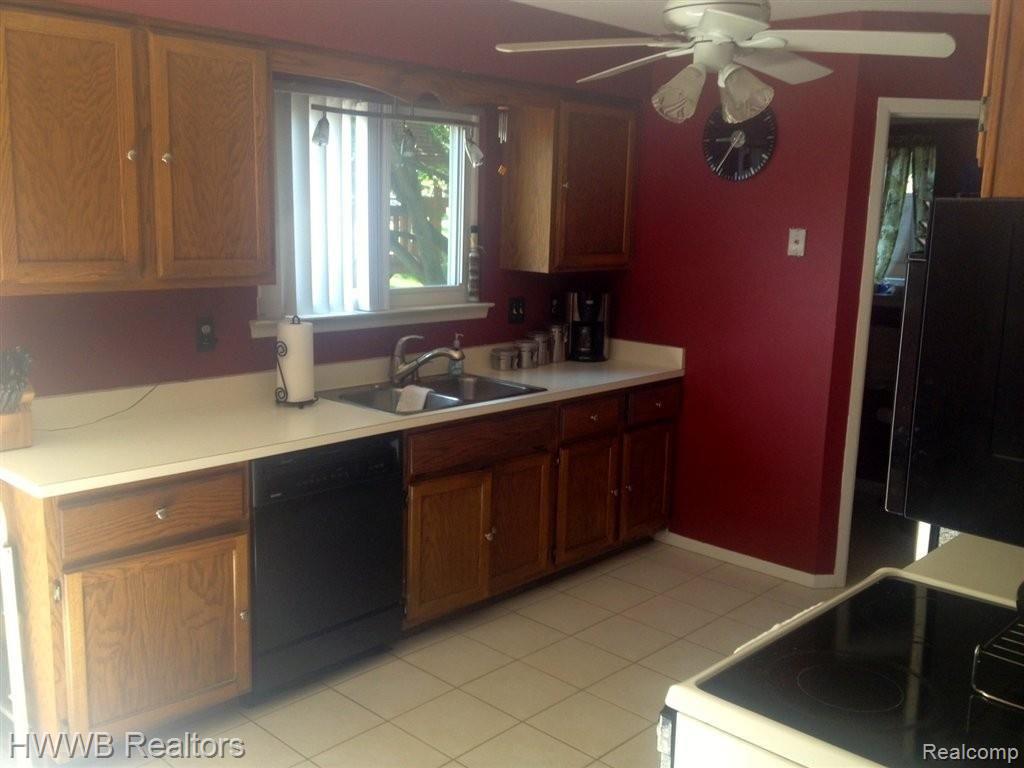 753 Dressler Lane Rochester, MI 48307 - Photo 4 of 11 photo 8.JPG