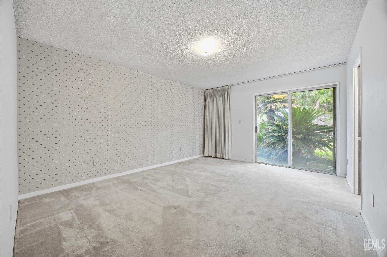 Undisclosed Address Bakersfield, CA 93309 - Photo 37 of 41 an empty room with windows