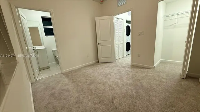 a view of yard with green space