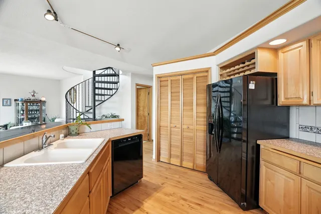 $927,500 | 1607 East Wildflower Lane, Spokane, WA 99224