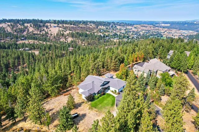 $927,500 | 1607 East Wildflower Lane, Spokane, WA 99224