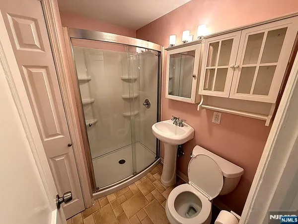 $2,300 | 73 Horton Avenue, Unit 2, Hawthorne, NJ 07506