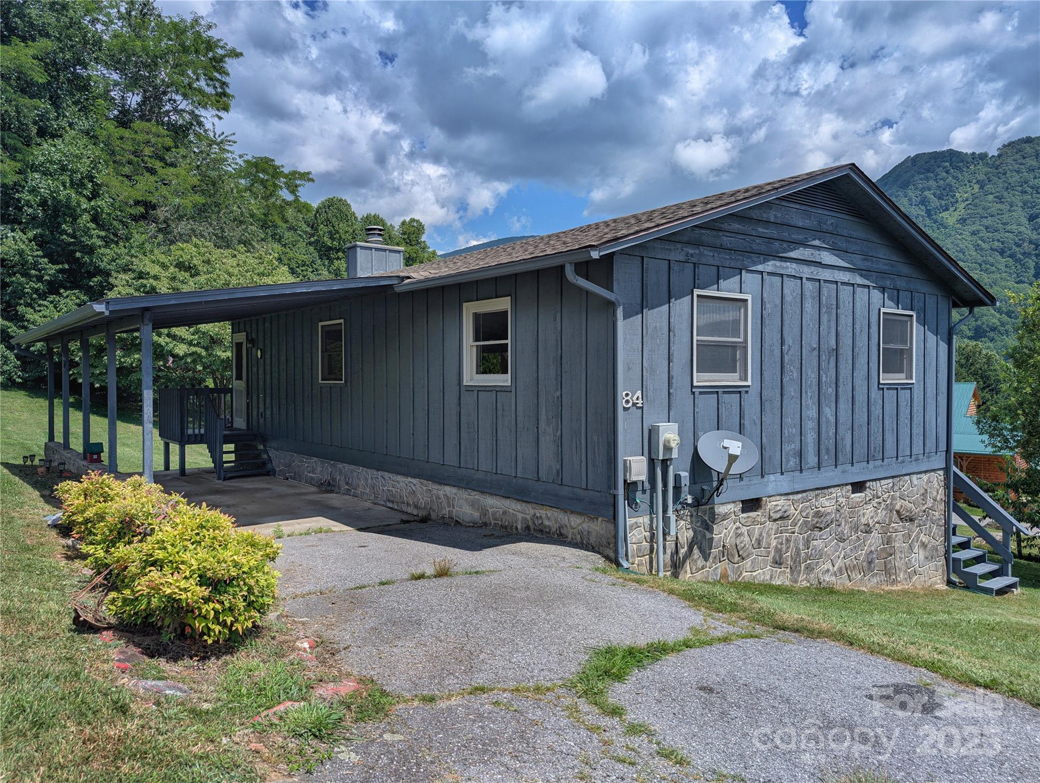 84 Stoney Ridge Loop Maggie Valley, NC 28751 - Photo 5 of 27 a backyard of a house with table and chairs