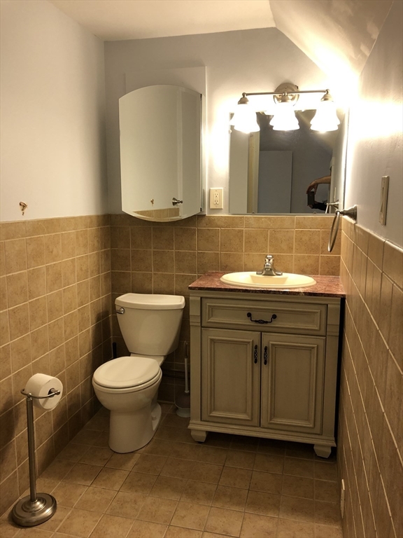 11 Crescent Square, Unit 4 Newton, MA 02458 - Photo 5 of 7