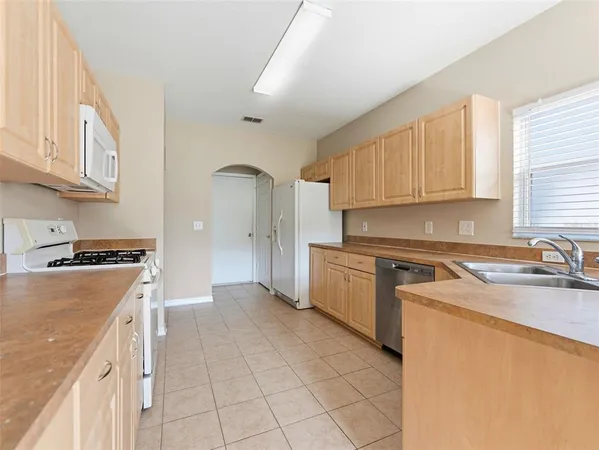 $2,000 | 15123 Deer Meadow Drive, Lutz, FL 33559