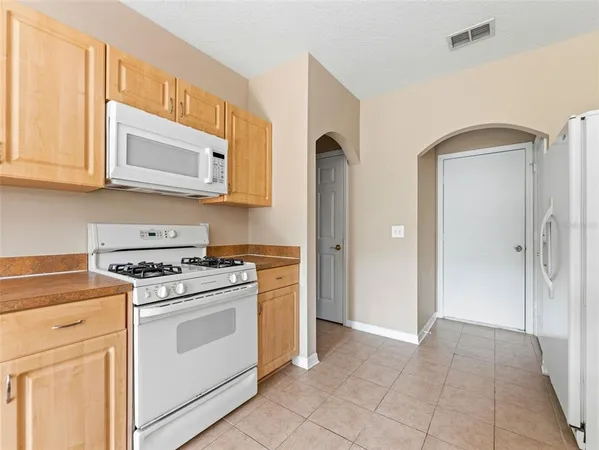 $2,000 | 15123 Deer Meadow Drive, Lutz, FL 33559