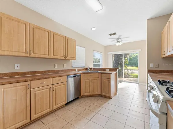 $2,000 | 15123 Deer Meadow Drive, Lutz, FL 33559