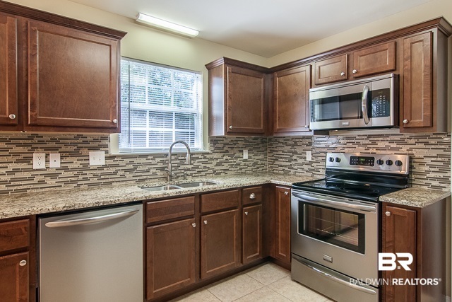 340 Ridgewood Drive Daphne, AL 36526 - Photo 12 of 35 Kitchen appliance