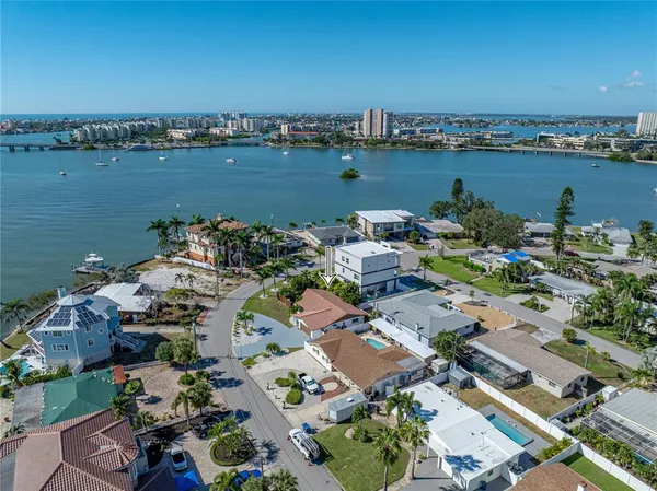 $4,500 | 7125 South Shore Drive South, South Pasadena, FL 33707