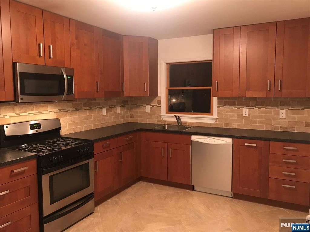 69 Prospect Street, Unit 2 Paramus, NJ 07652 - Photo 7 of 17