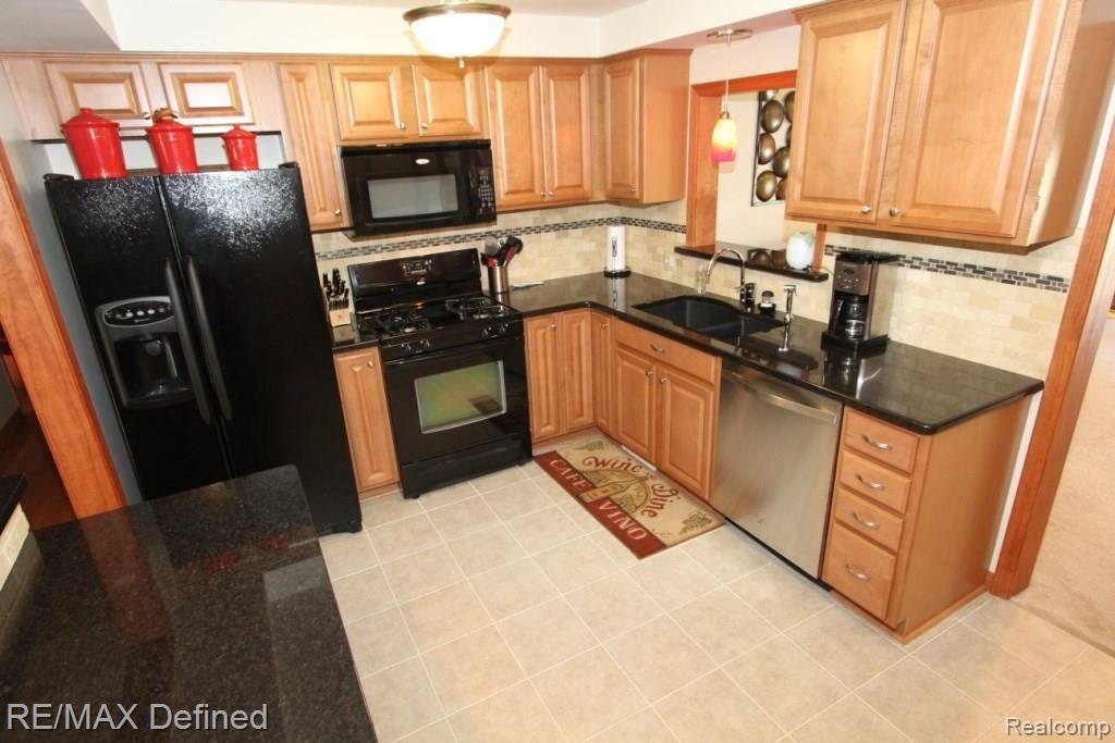 274 Texas Avenue Rochester, MI 48309 - Photo 9 of 20 IMG_5307.JPG