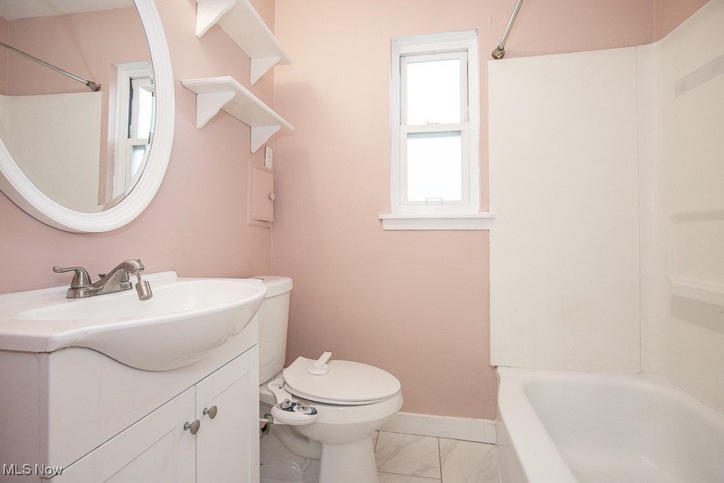 4815 Redfern Road Parma, OH 44134 - Photo 8 of 22 Full bath