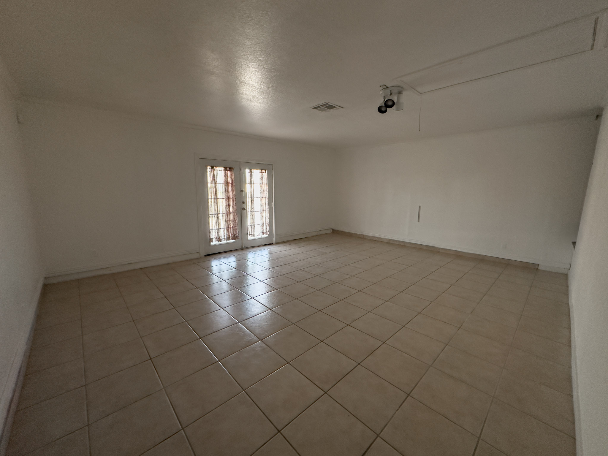 3806 Fieldcrest Drive Killeen, TX 76549 - Photo 31 of 33 an empty room with large windows