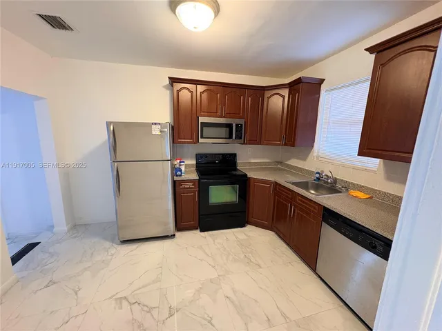 $2,700 | 1560 Northwest 25th Avenue, Unit 3, Miami, FL 33125