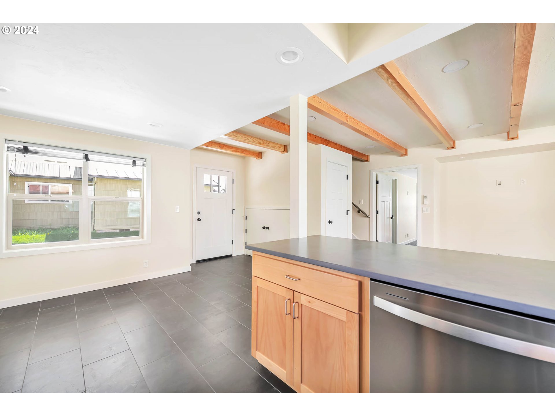 1991 Gilham Road Eugene, OR 97401 - Photo 11 of 28 Kitchen