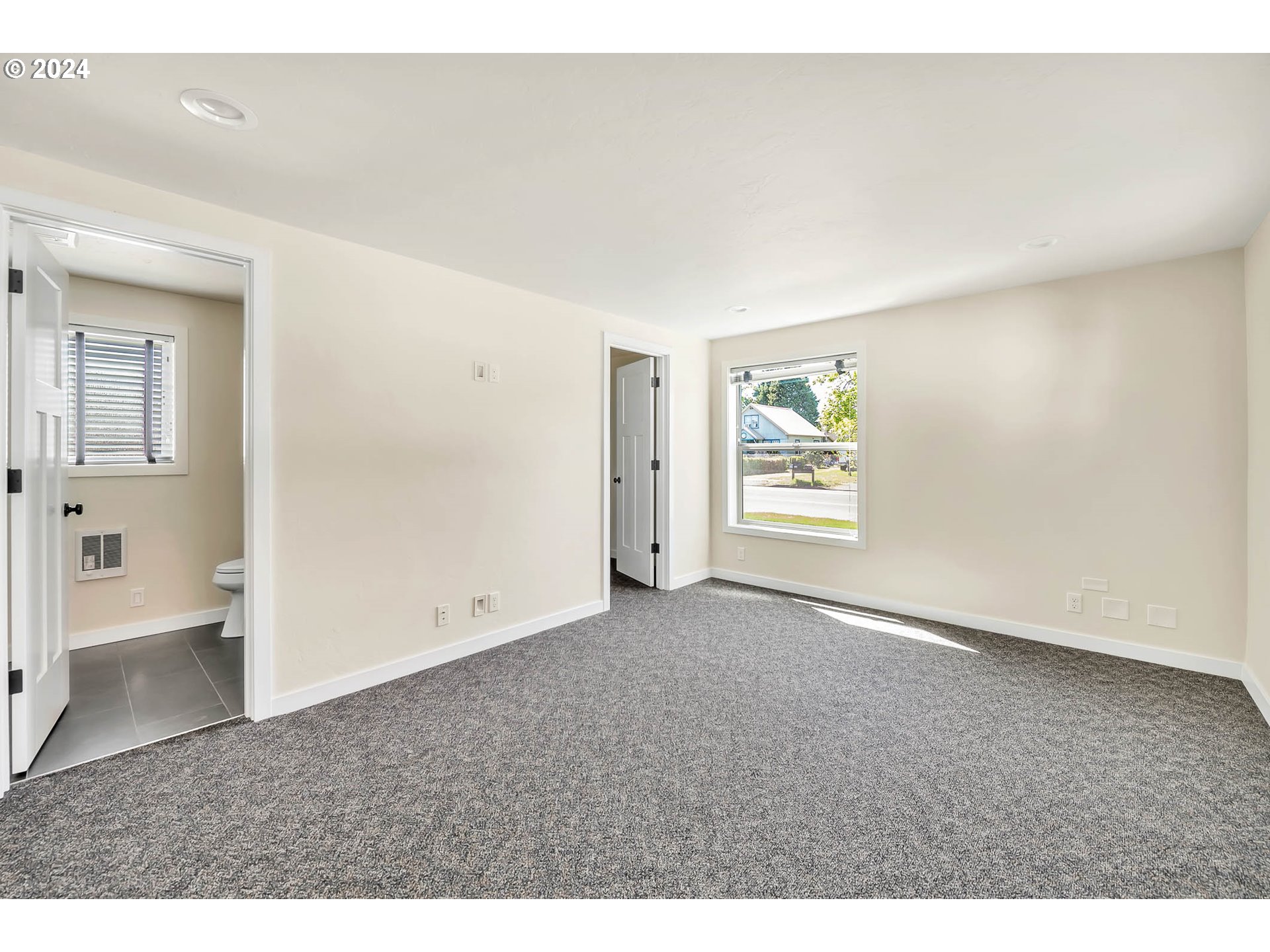 1991 Gilham Road Eugene, OR 97401 - Photo 13 of 28 Bedroom, Owner's Suite