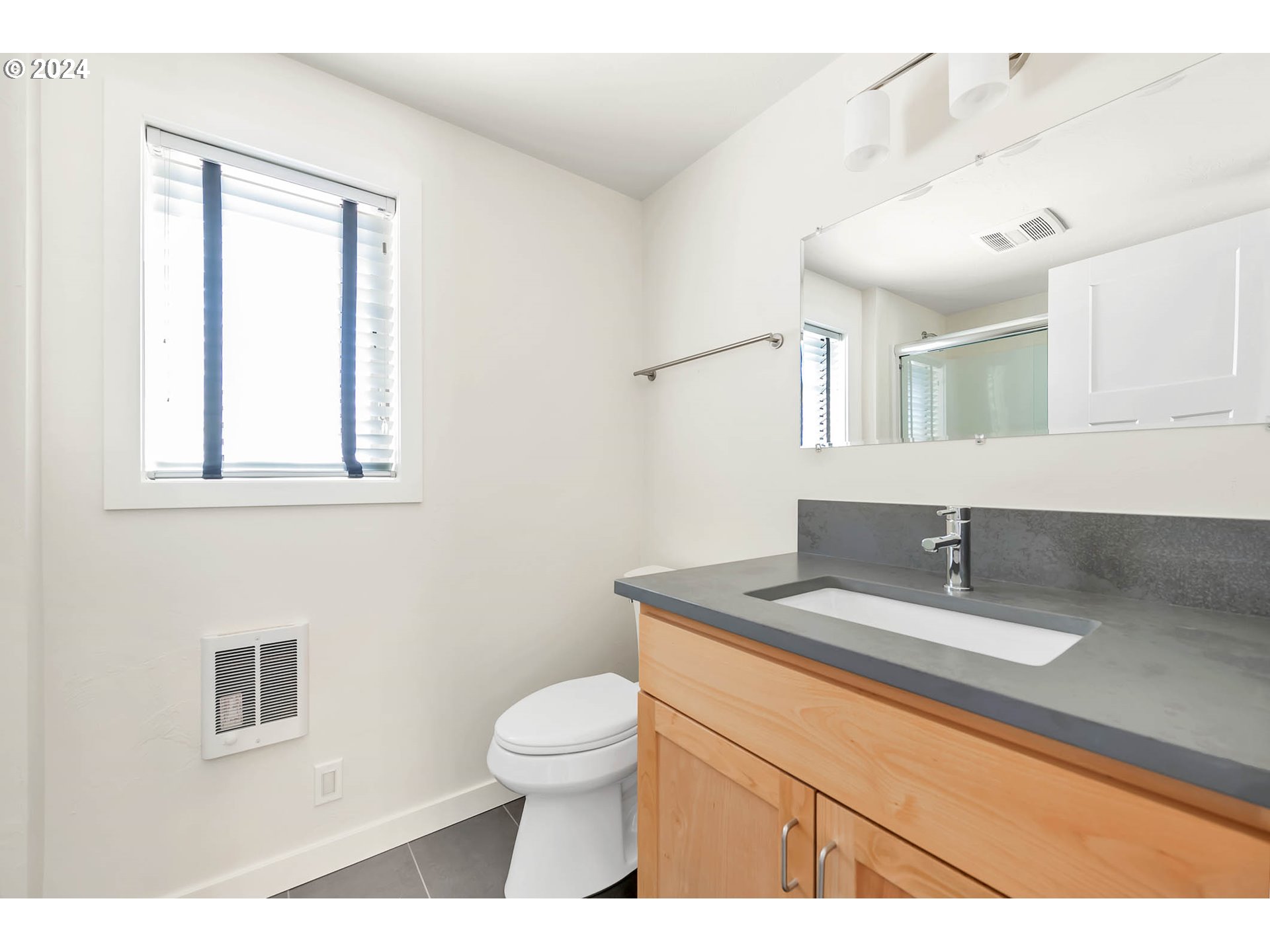 1991 Gilham Road Eugene, OR 97401 - Photo 20 of 28 Bathroom