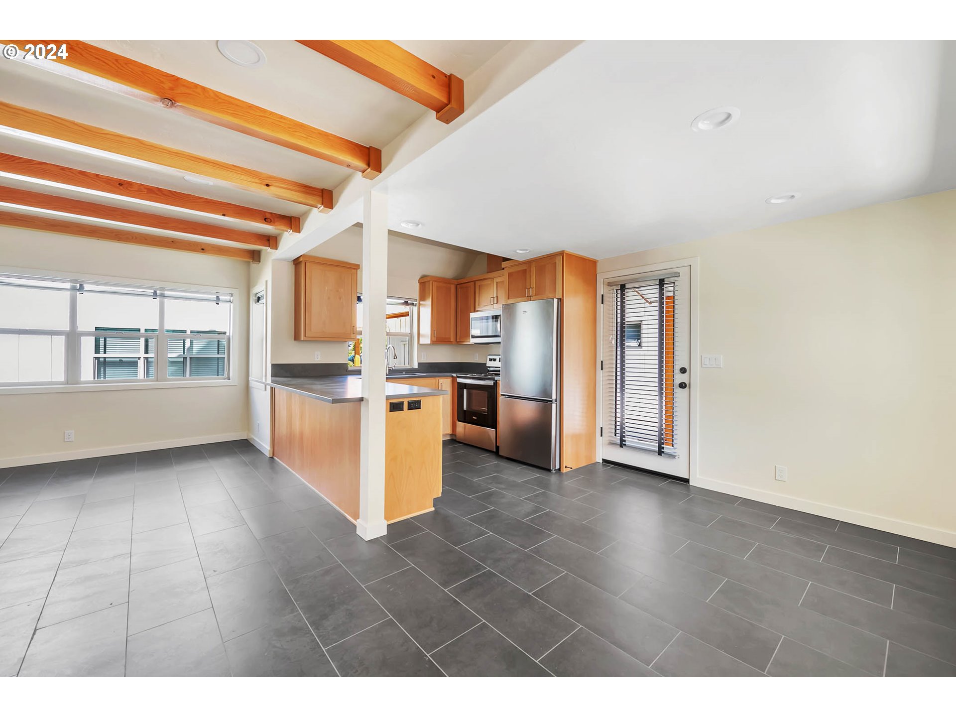 1991 Gilham Road Eugene, OR 97401 - Photo 6 of 28 Great Room