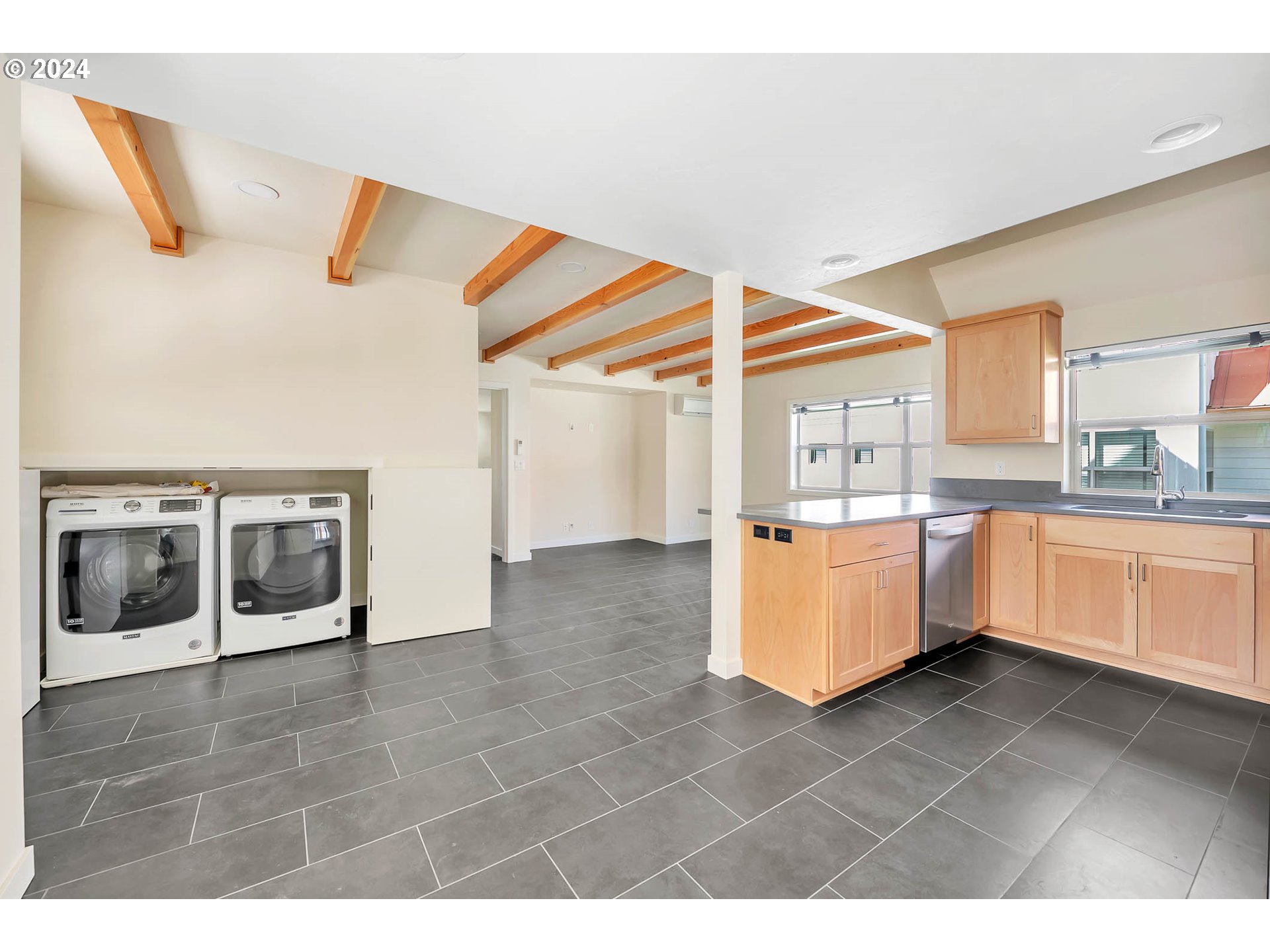 1991 Gilham Road Eugene, OR 97401 - Photo 7 of 28 Great Room