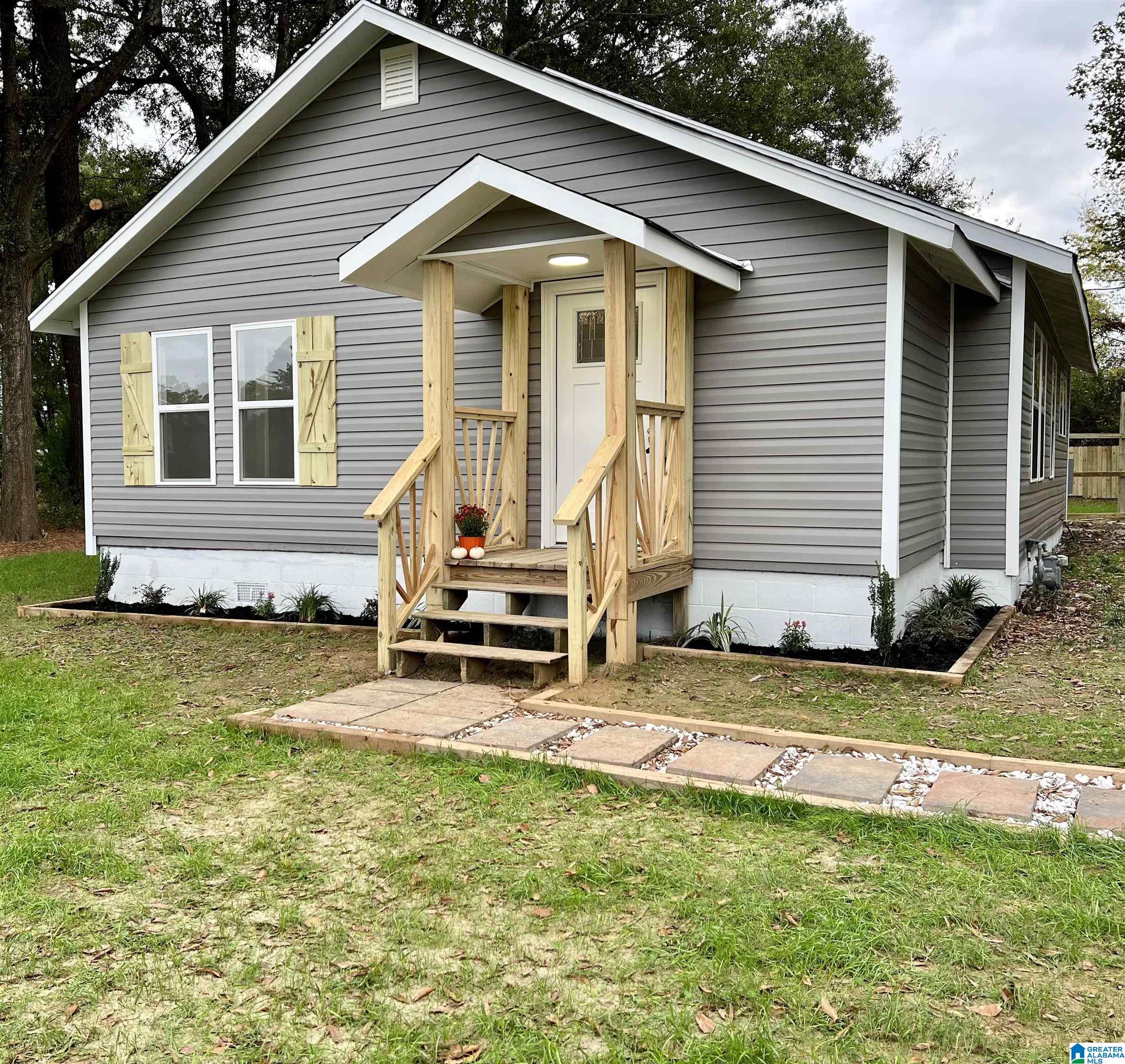 630 Pinewood Drive Bessemer, AL 35023 - Photo 2 of 16