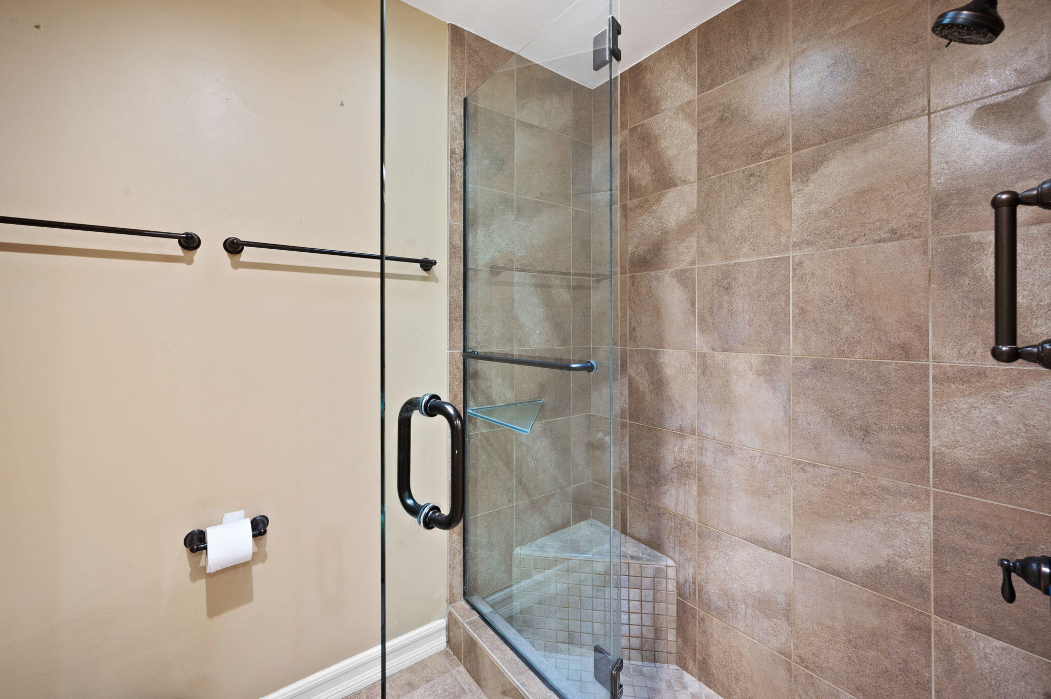 77675 Seminole Road Indian Wells, CA 92210 - Photo 33 of 40 a bathroom with a shower