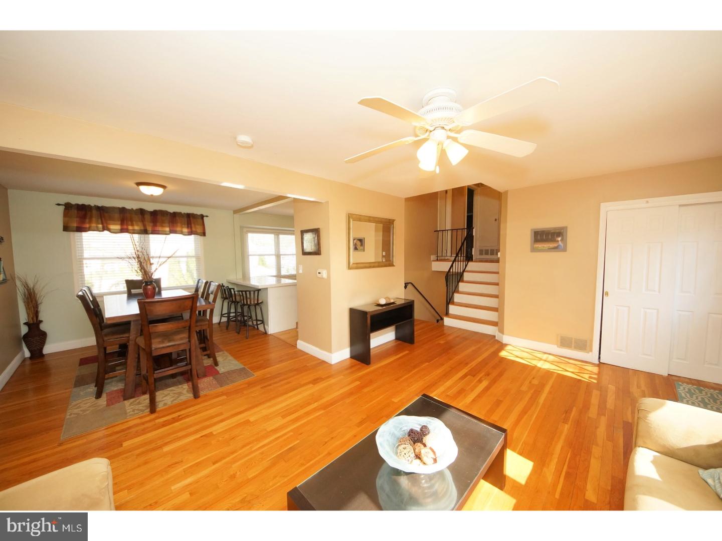 10 Hilton Road Mount Holly, NJ 08060 - Photo 6 of 24 Living Room