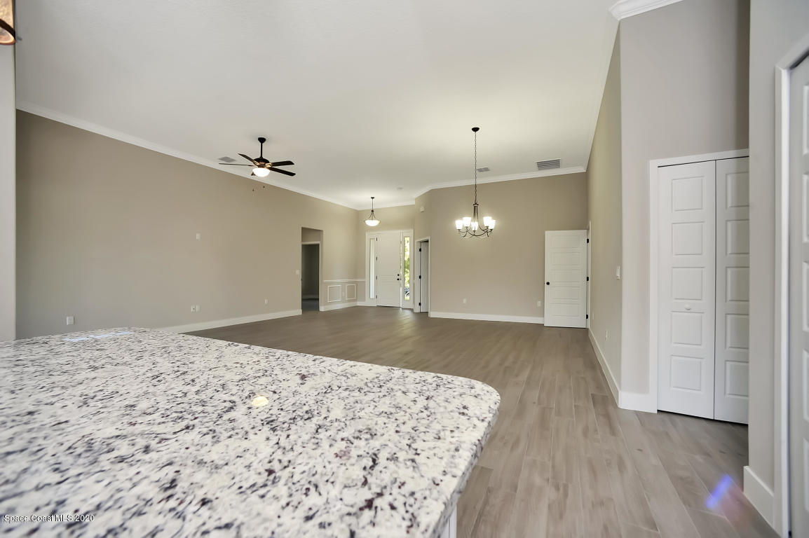 376 Sarah Road Southwest Palm Bay, FL 32908 - Photo 4 of 14 4