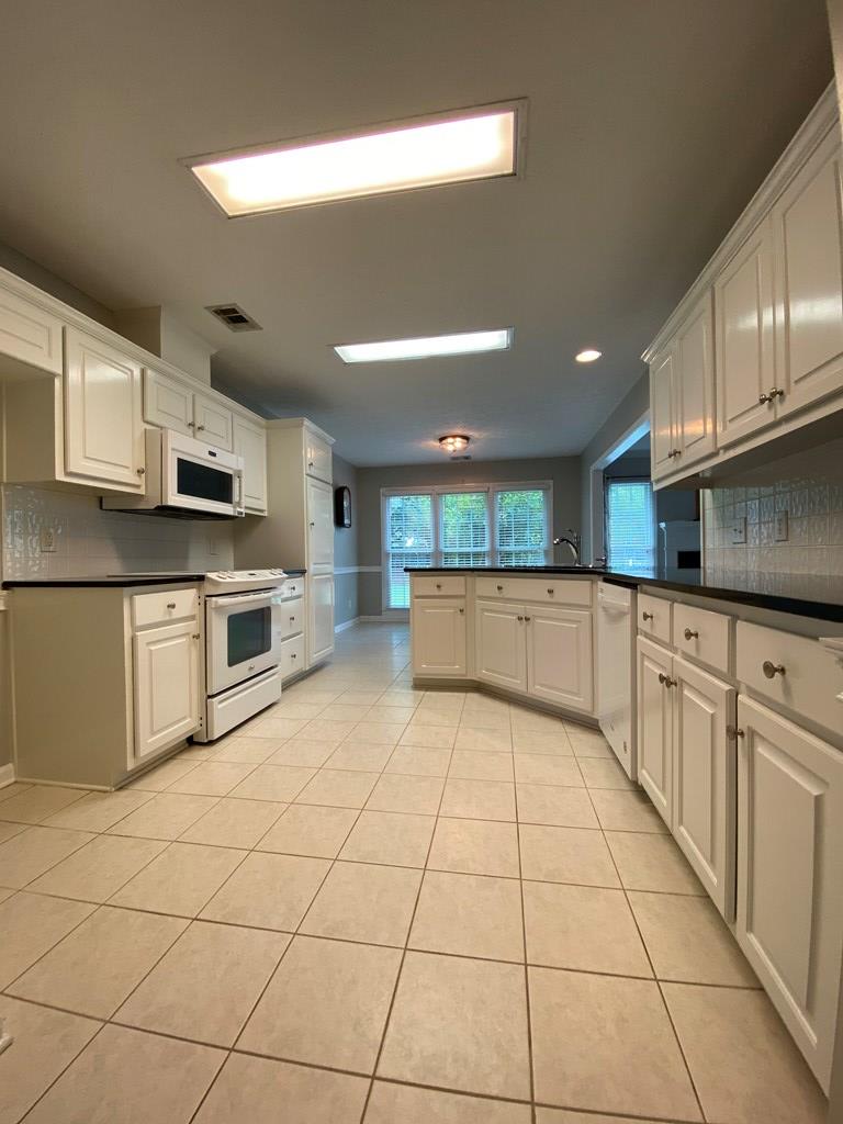 4917 Springwood Circle Columbus, GA 31909 - Photo 6 of 25 Gallery Image 6