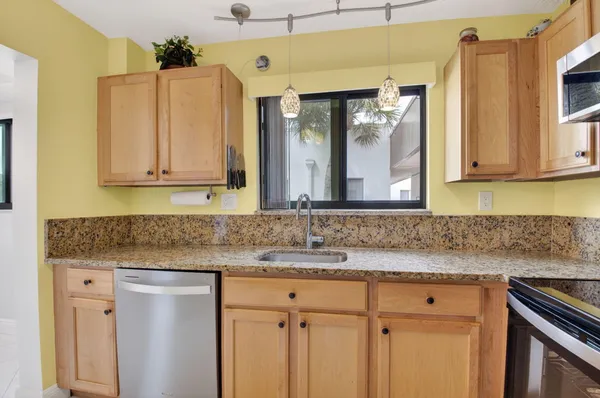 $3,500 | 15109 Ashland Drive, Unit 323, Delray Beach, FL 33484