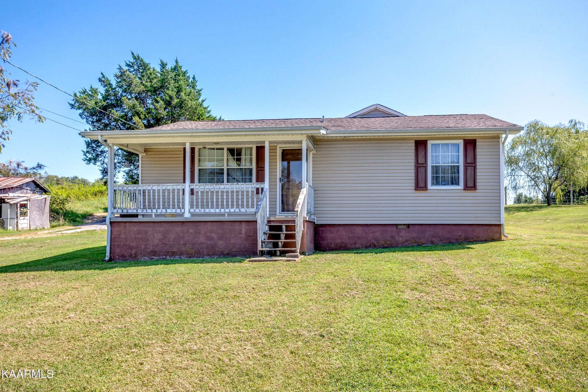 788 Seed Tick Road Philadelphia, TN 37846 - Photo 2 of 14 a front view of house with yard and entertaining space