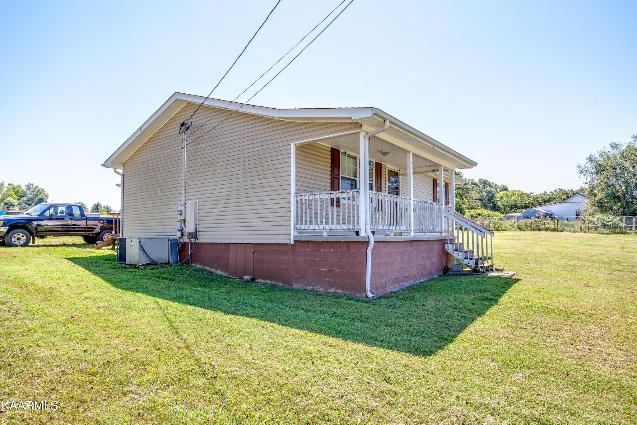 788 Seed Tick Road Philadelphia, TN 37846 - Photo 7 of 14 a front view of house with yard and swimming pool