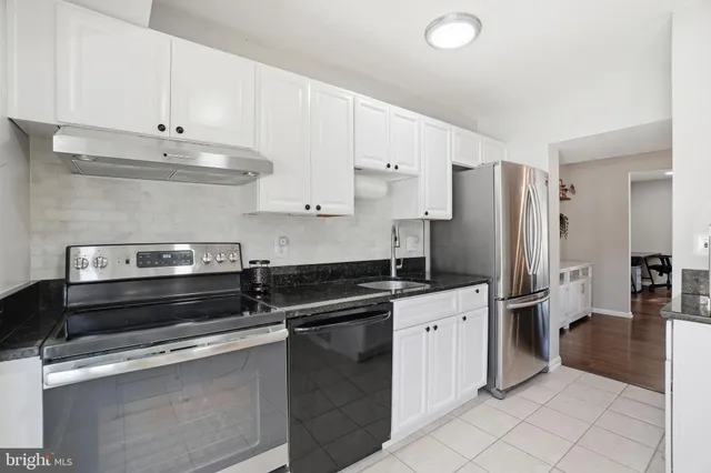 $2,800 | 9175 Broken Oak Place, Unit 39B, Burke, VA 22015