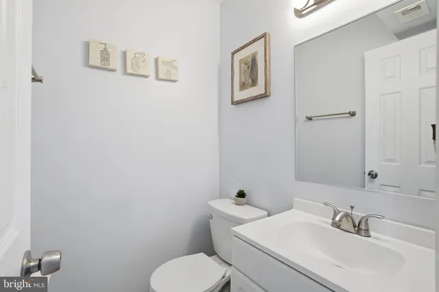 $2,800 | 9175 Broken Oak Place, Unit 39B, Burke, VA 22015