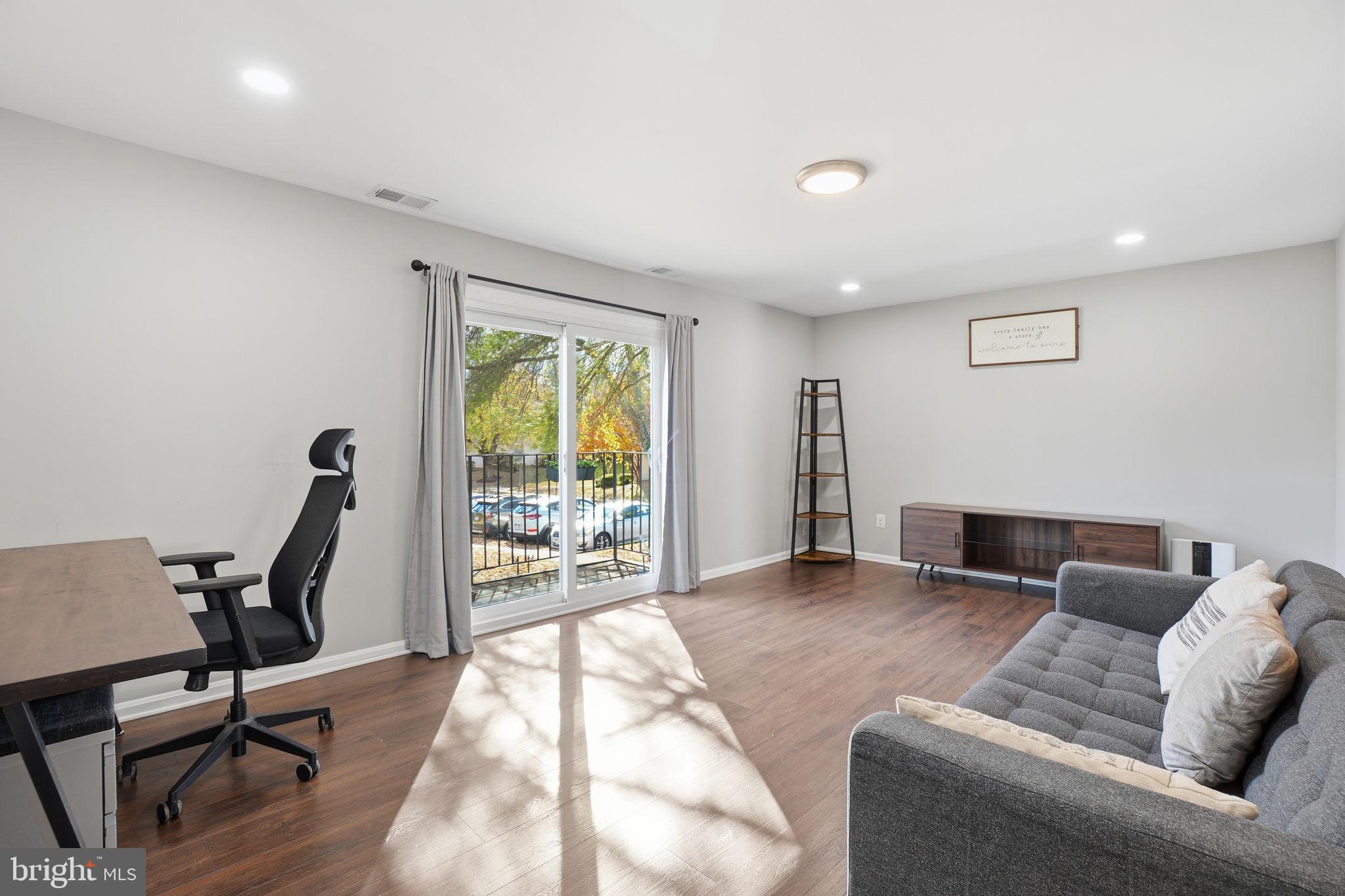 9175 Broken Oak Place, Unit 39B Burke, VA 22015 - Photo 5 of 35 a living room with furniture gym equipment and a large window