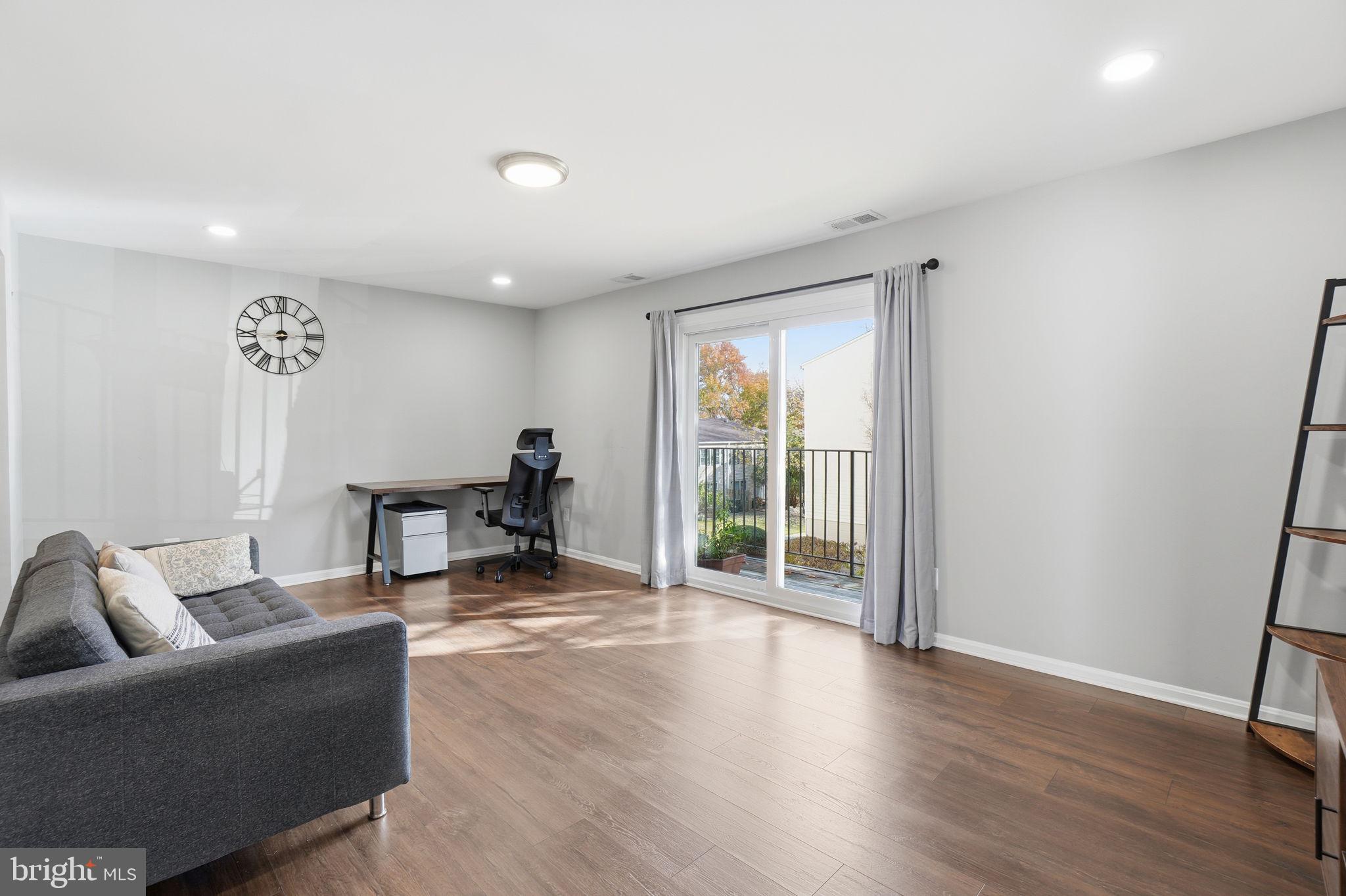9175 Broken Oak Place, Unit 39B Burke, VA 22015 - Photo 7 of 35 a living room with furniture and a large window
