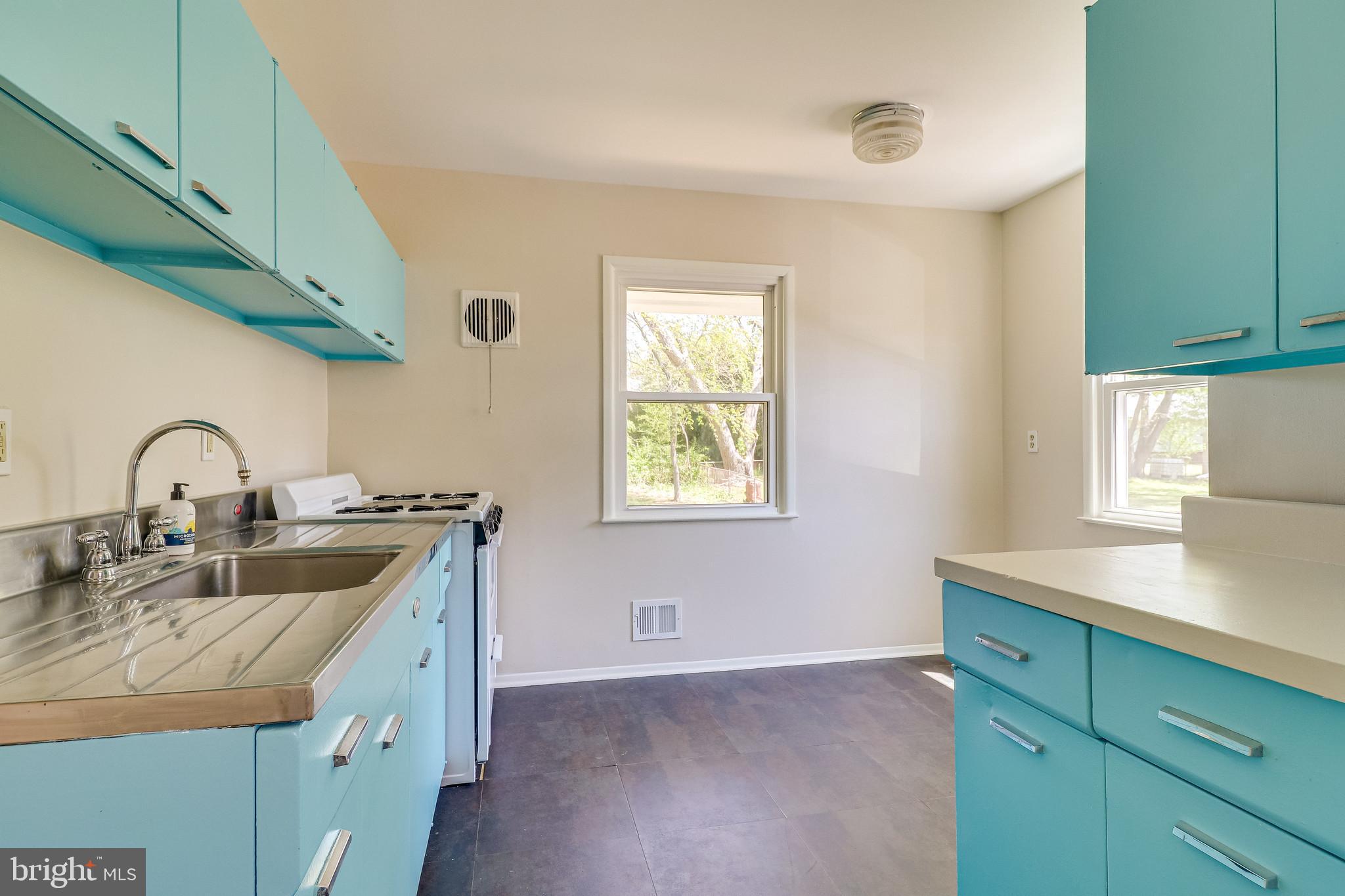 7411 Northrop Road Alexandria, VA 22306 - Photo 5 of 75 Gallery Image 5