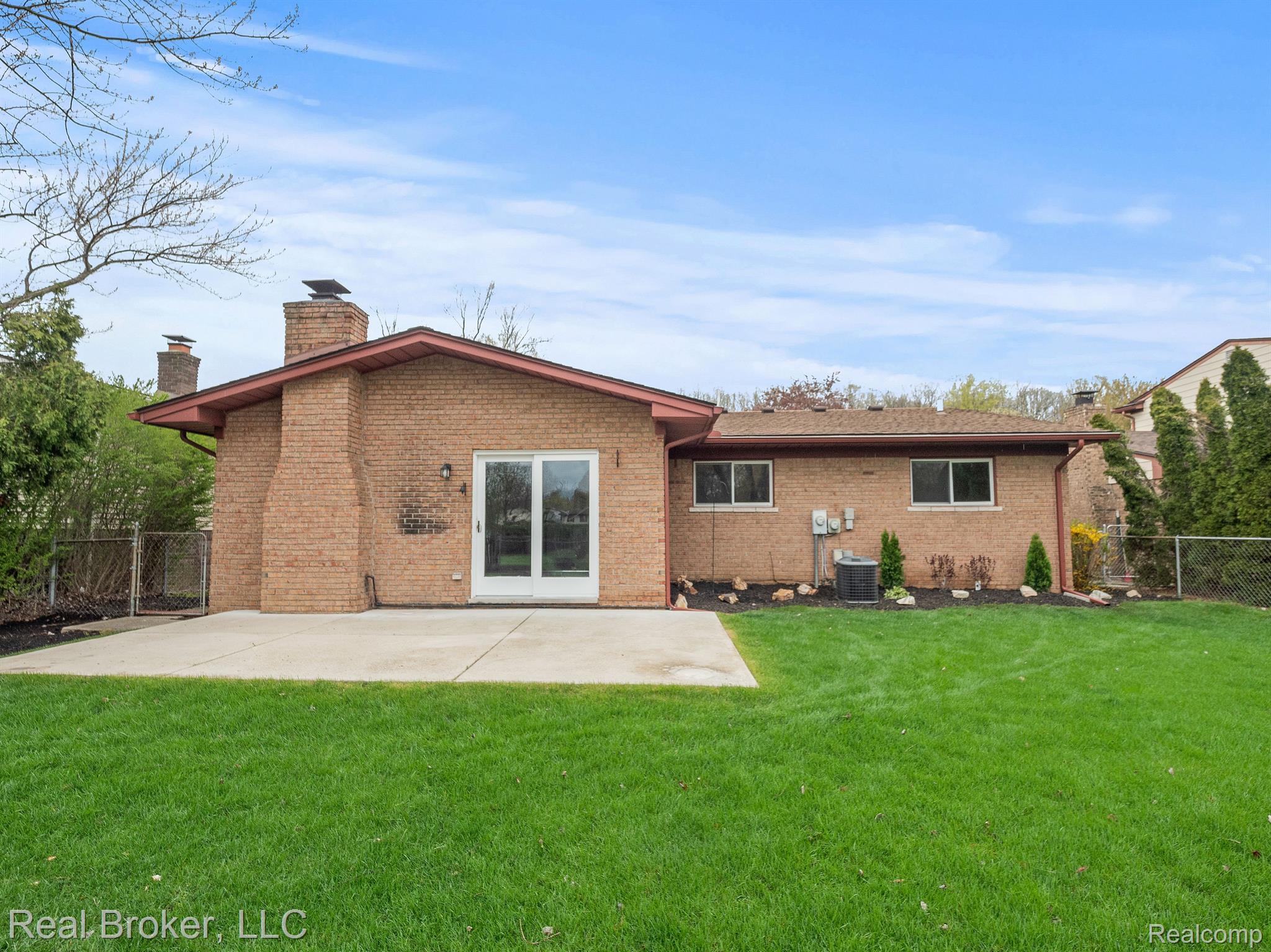 43693 Arlington Road Canton, MI 48187 - Photo 28 of 30 Gallery Image 28