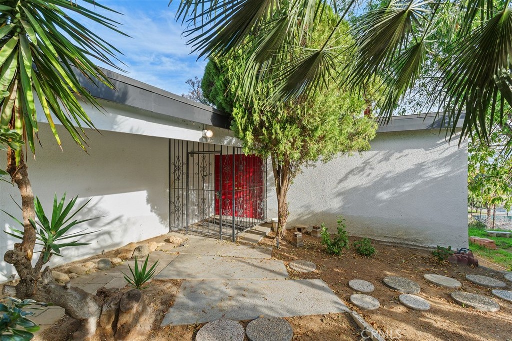 4121 Park View Terrace Riverside, CA 92501 - Photo 11 of 41 a front view of a house with a yard