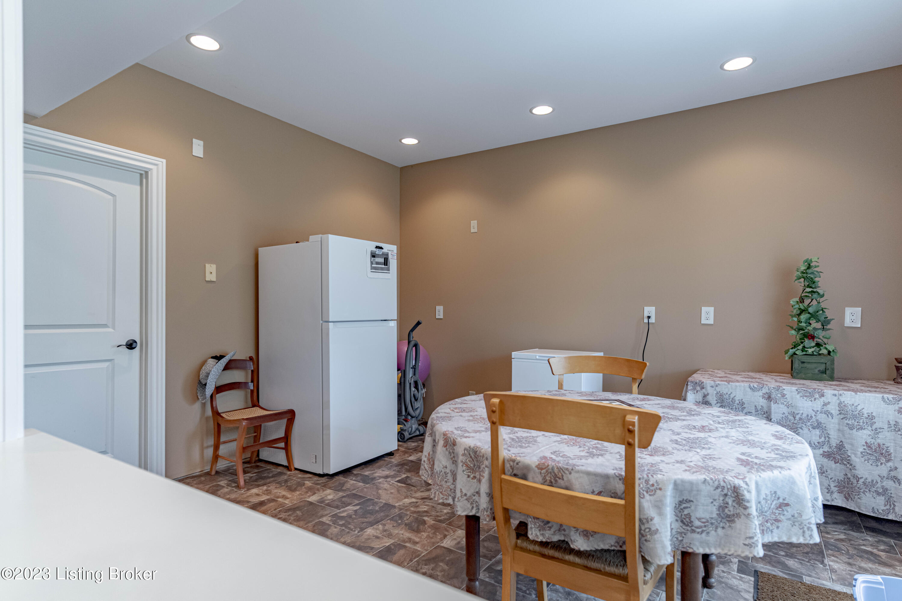5835 Vigo Road Bagdad, KY 40003 - Photo 89 of 125 Kitchenette