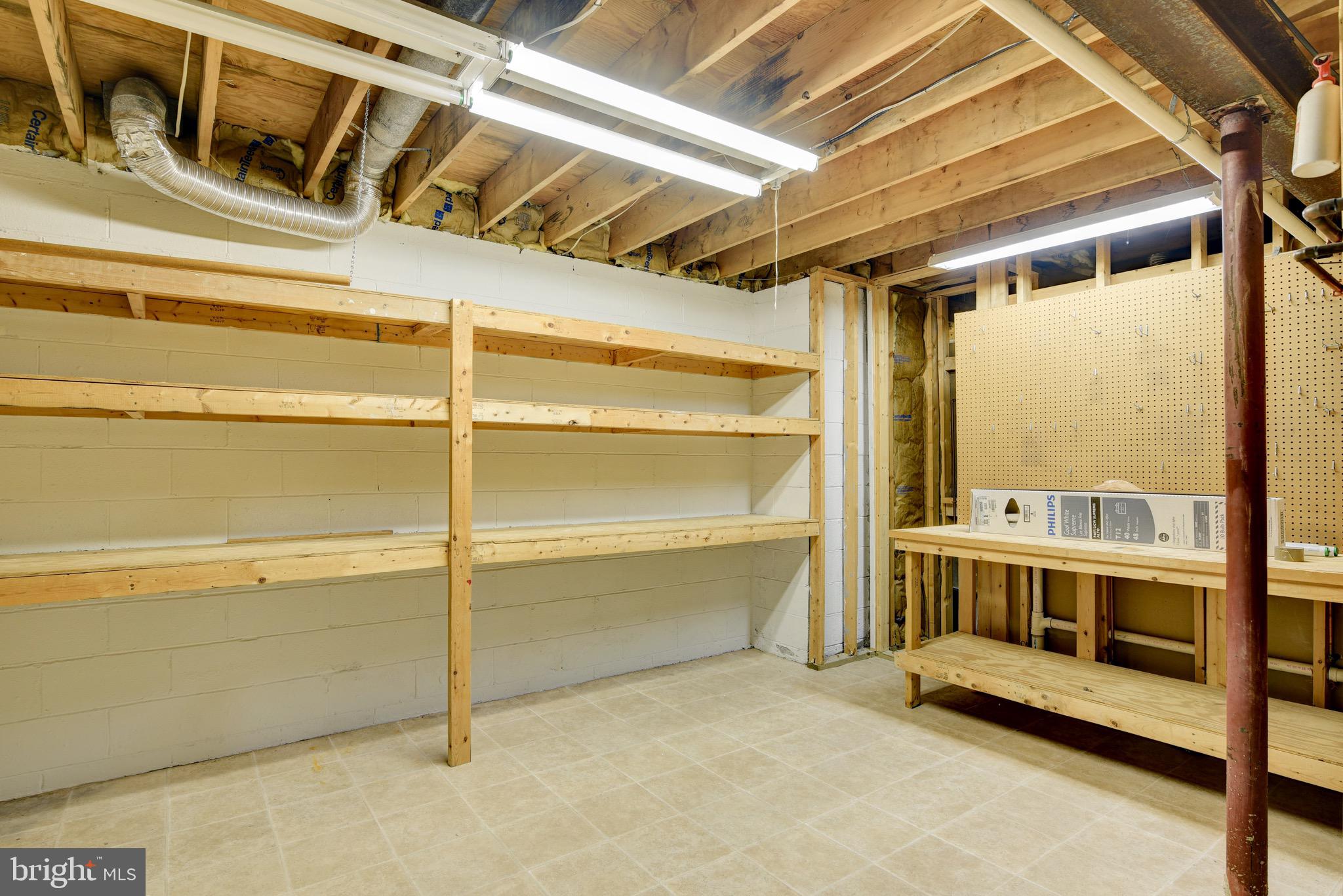 2001 Halyard Lane Reston, VA 20191 - Photo 33 of 37 Work bench