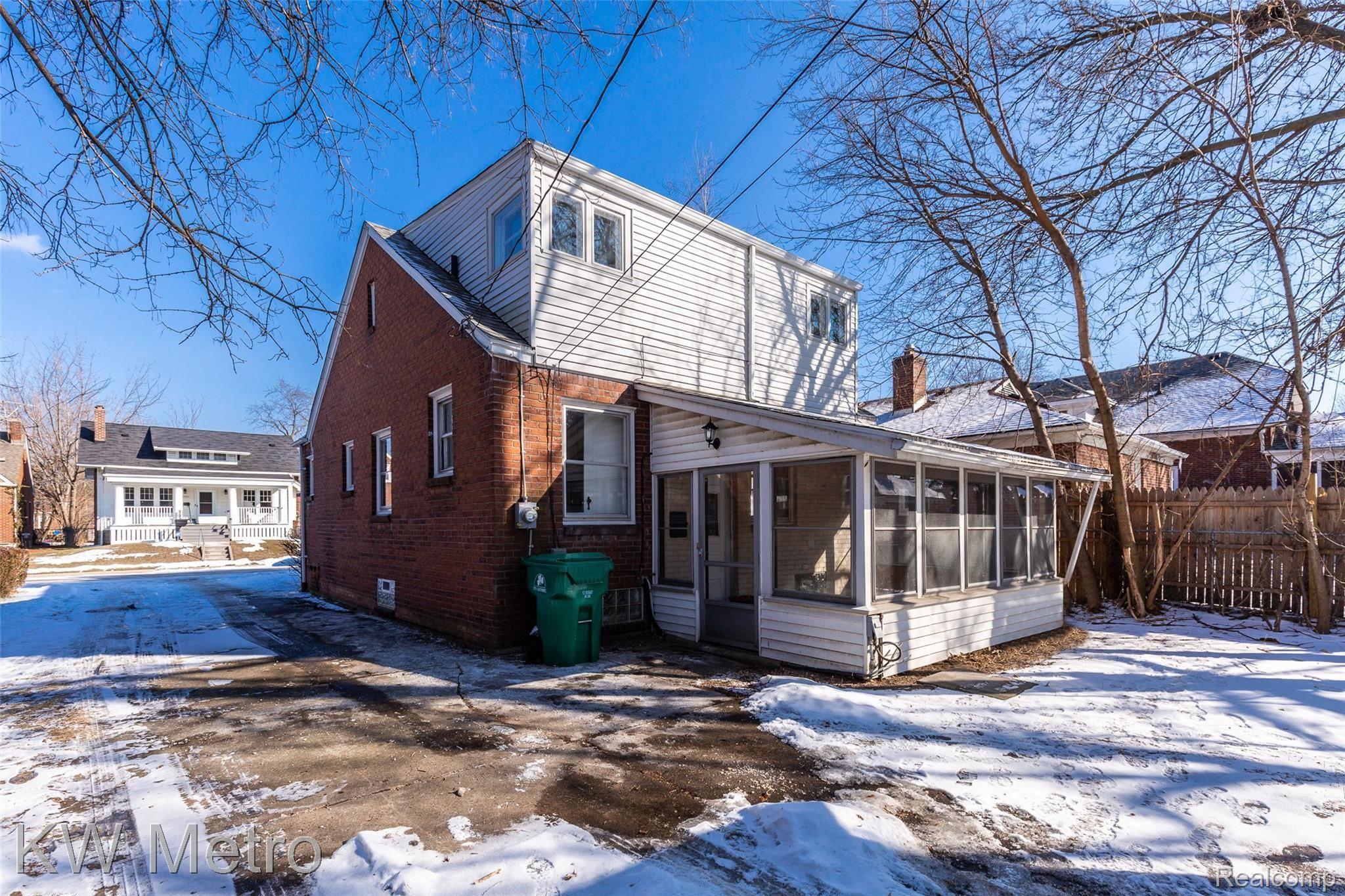 15712 Charles R Avenue Eastpointe, MI 48021 - Photo 4 of 29 enclosed rear patio