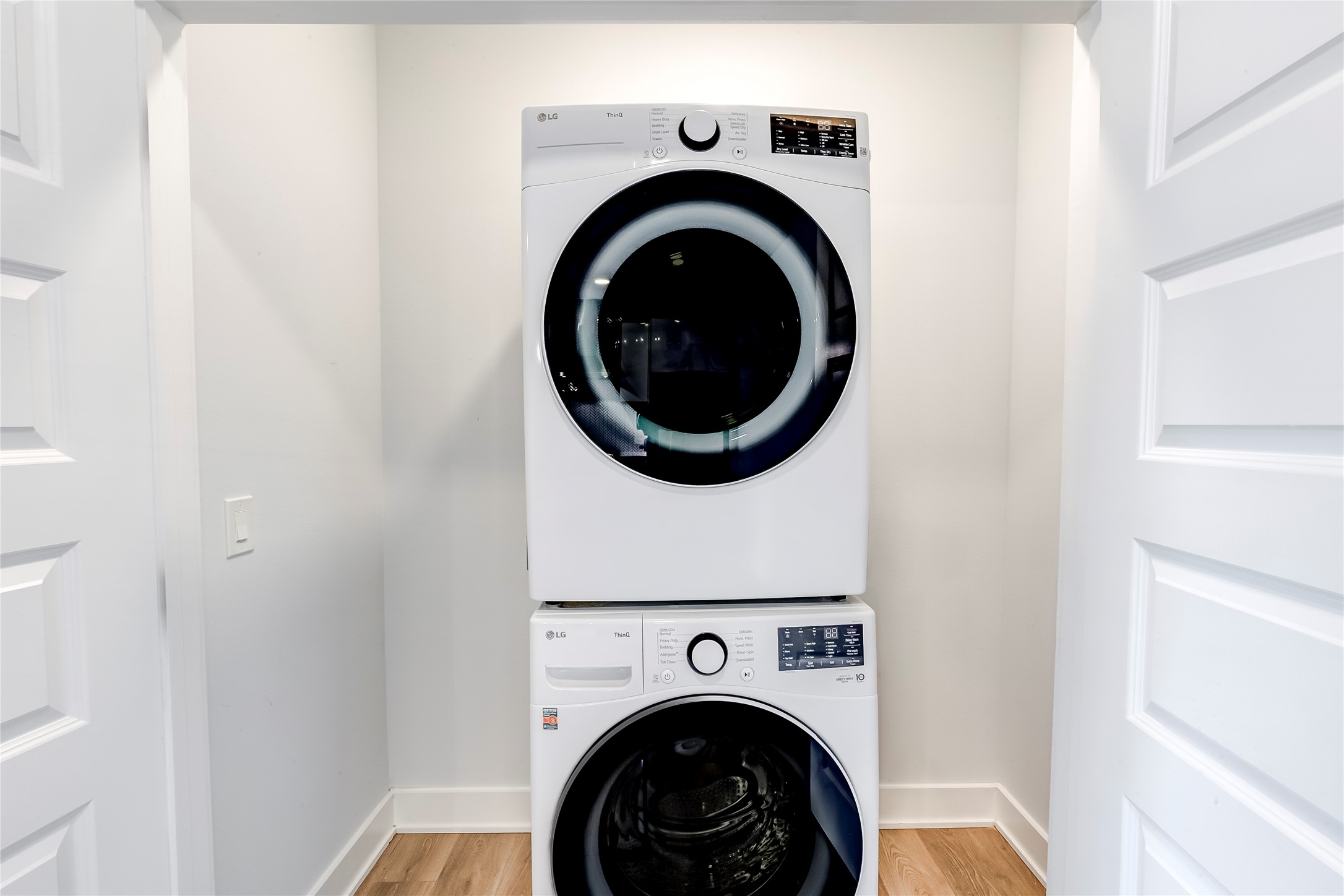 2500 Longview Street, Unit 402 Austin, TX 78705 - Photo 24 of 27 a utility room with dryer and washer