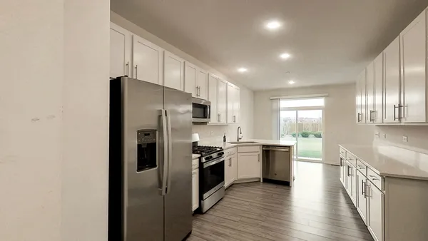 $2,800 | 2009 Stuttle Road, Unit 2009, Batavia, IL 60510
