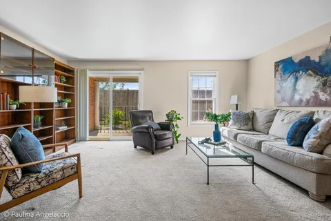 $230,000 | 540 Shorely Drive, Unit 104, Barrington, IL 60010