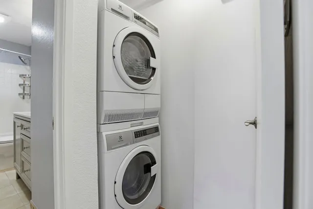 a close up view of a washer and dryer