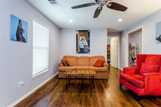 $450,000 | 1333 South Pine Street, Grapevine, TX 76051