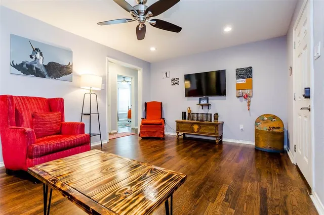 $450,000 | 1333 South Pine Street, Grapevine, TX 76051